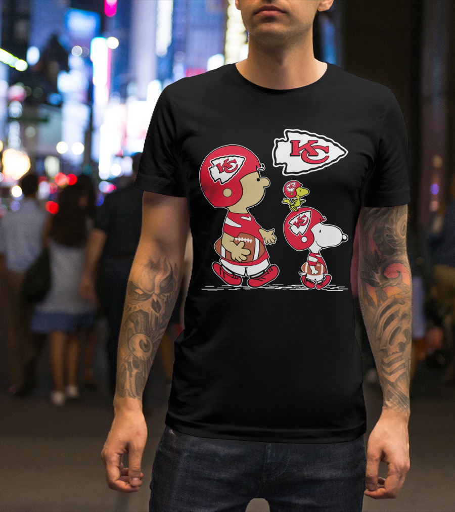 Kansas City Chiefs Christmas Peanuts Cute Football Characters T-Shirt