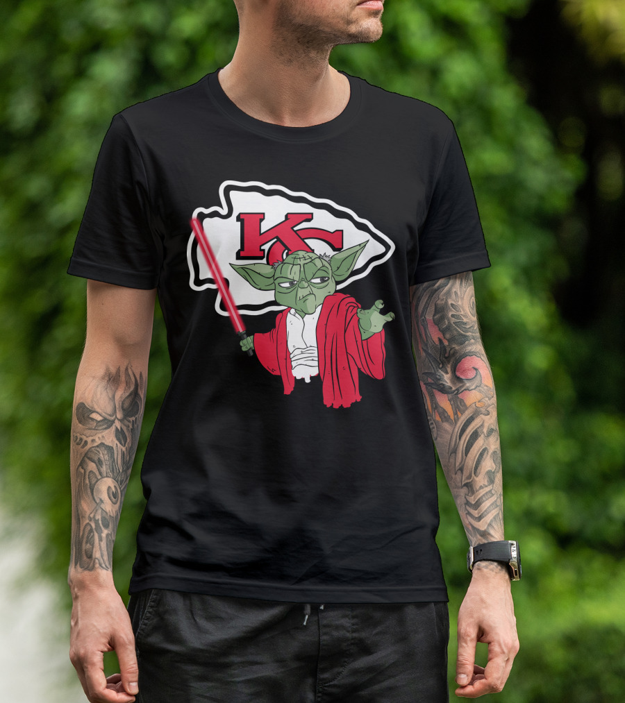 Kansas City Chiefs Yoda Lightsaber Fan T-Shirt