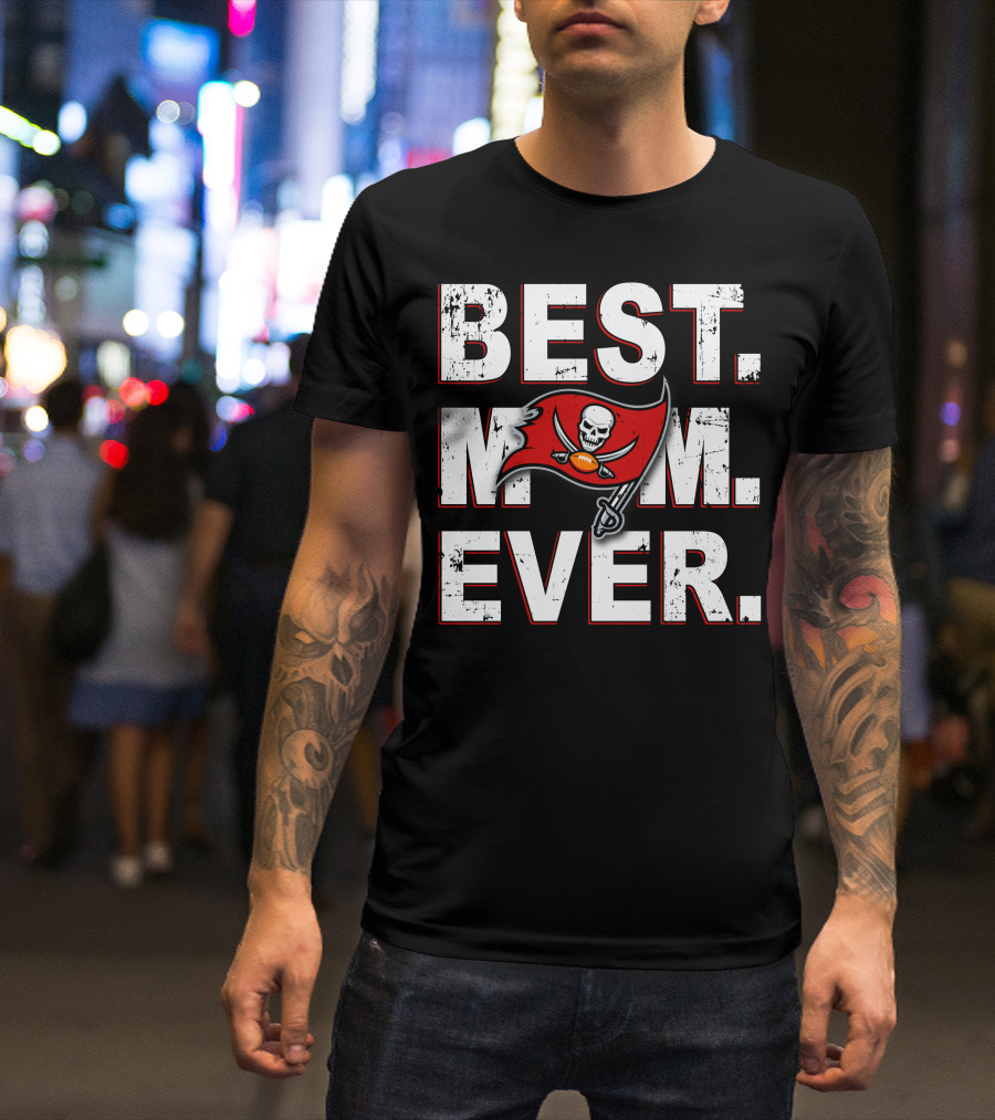 BEST MOM EVER BUCCANEERS LOGO FOOTBALL FLAG MASCOT T-Shirt