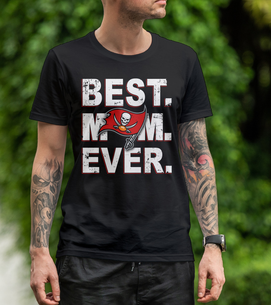 BEST MOM EVER BUCCANEERS LOGO FOOTBALL FLAG MASCOT T-Shirt
