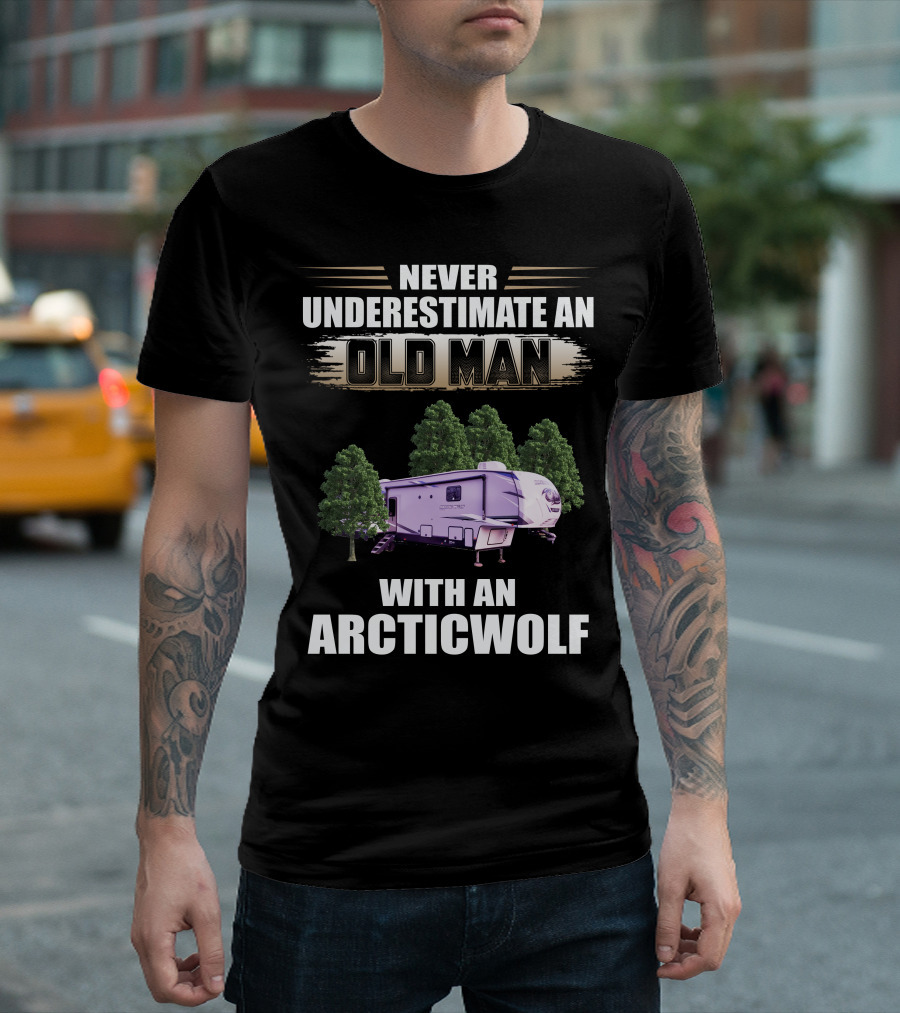 NEVER UNDERESTIMATE AN OLD MAN WITH AN ARCTIC WOLF 3660SUITE T-Shirt