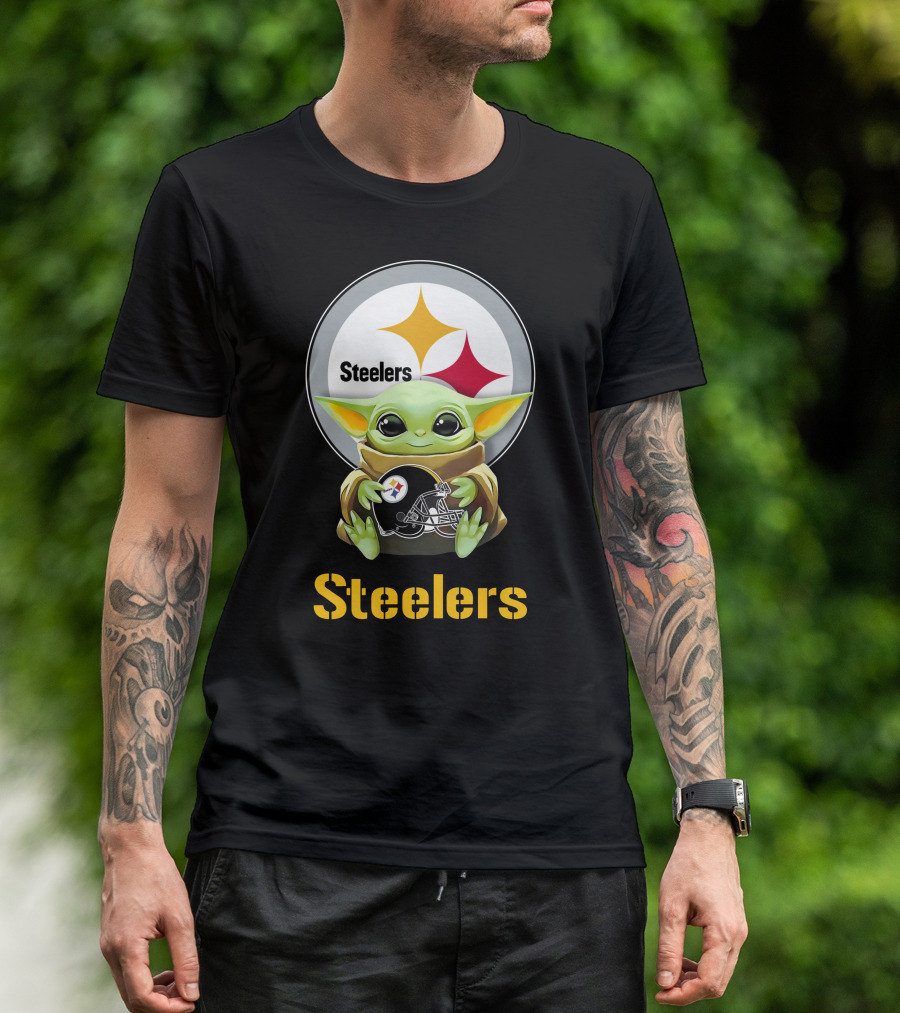 Baby Yoda Steelers Helmet Hug Steelers T-Shirt