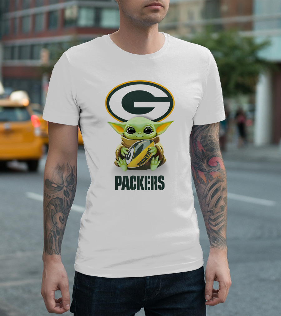 Baby Yoda Packers Hug Green Bay Football T-Shirt