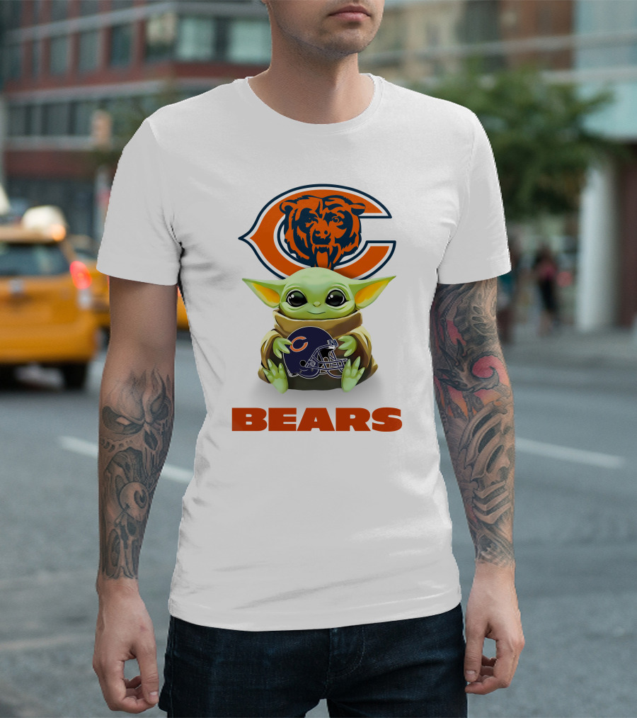 Baby Yoda Hug Chicago Bears Helmet Bears T-Shirt