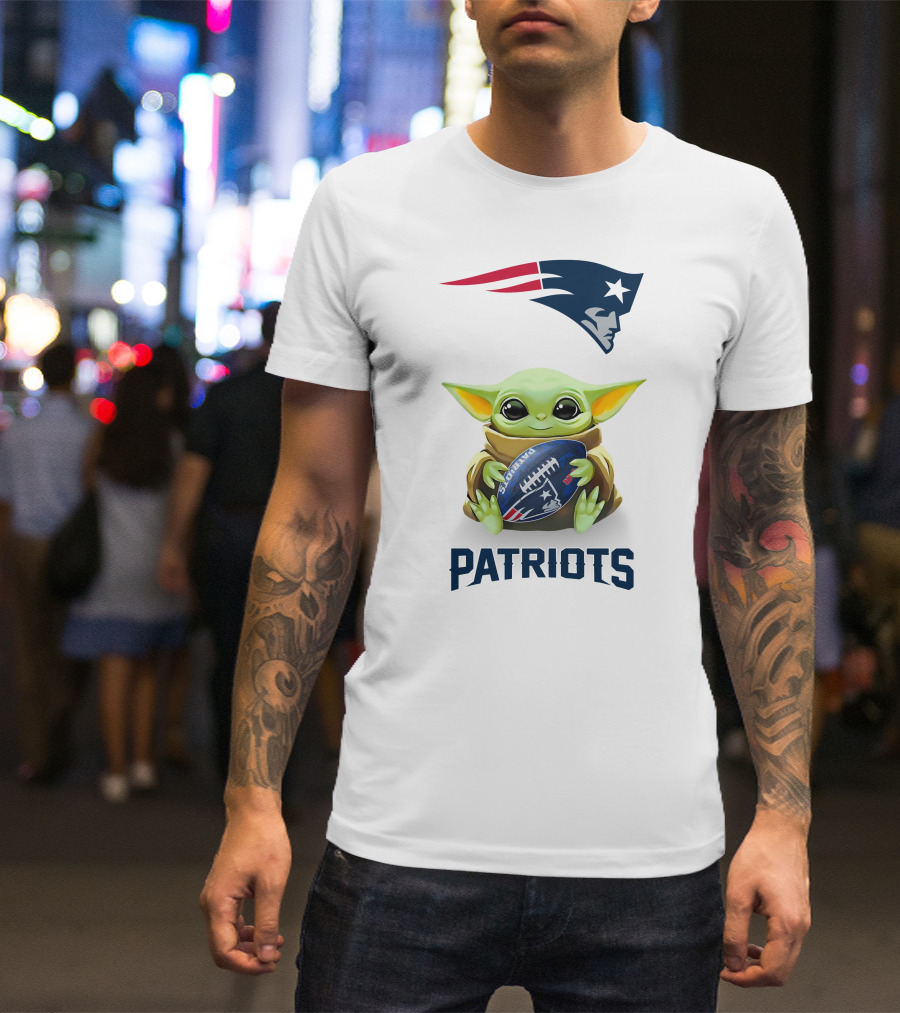 Baby Yoda New England Patriots Football Hug T-Shirt