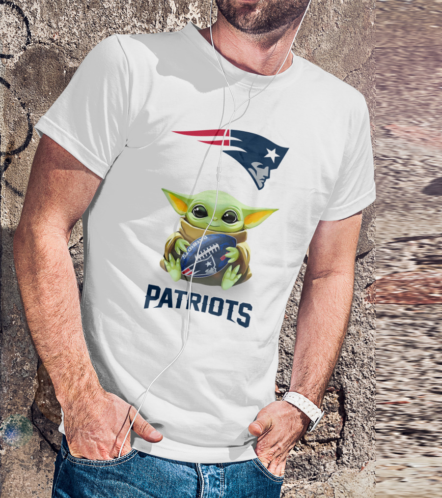 Baby Yoda New England Patriots Football Hug T-Shirt