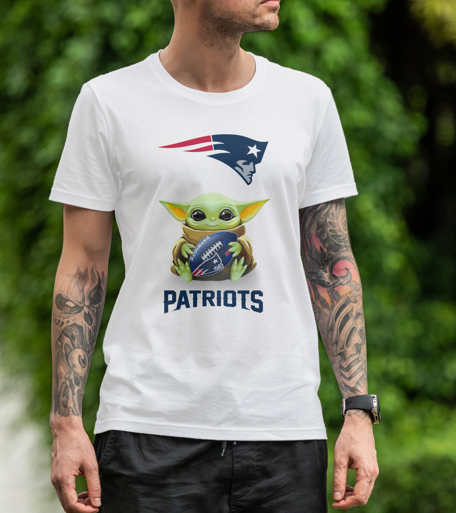 Baby Yoda New England Patriots Football Hug T-Shirt