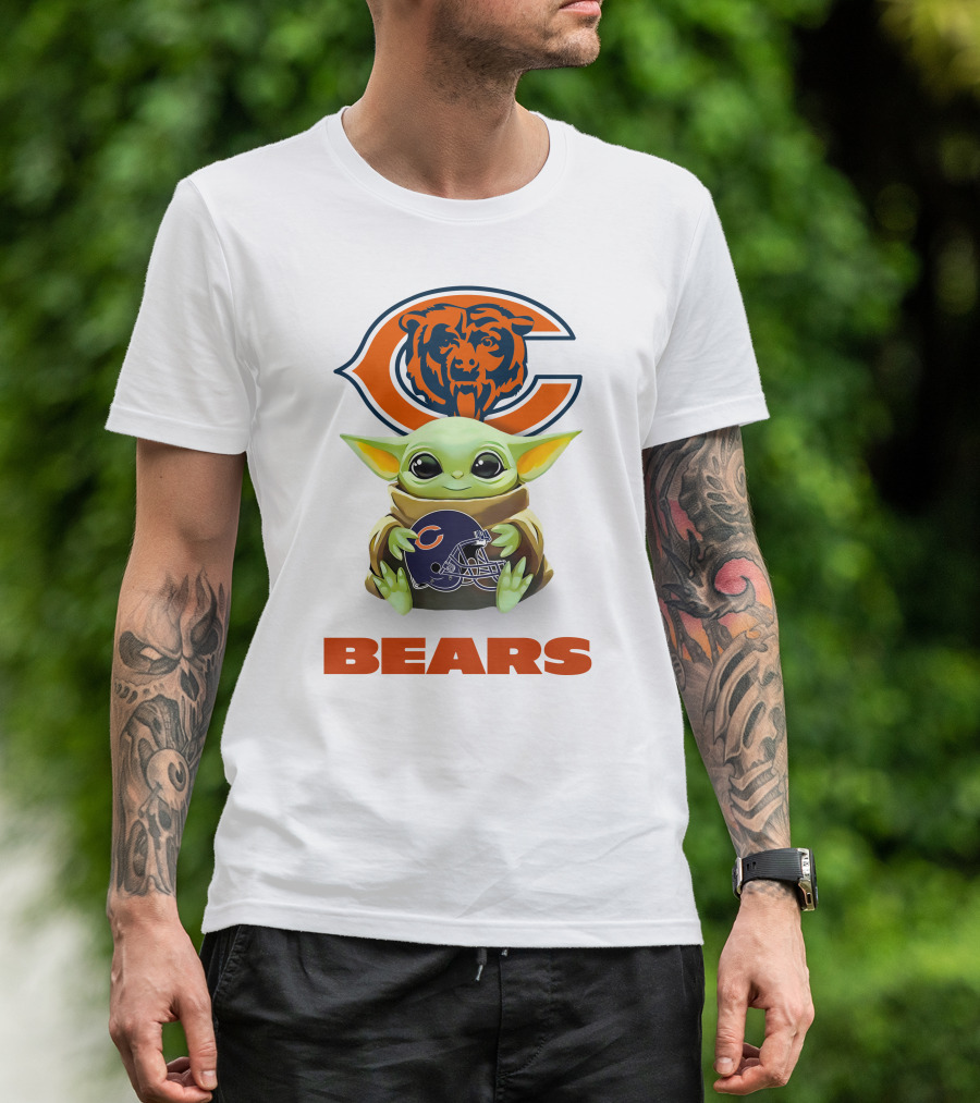 Star Wars Baby Yoda With Chicago Bears Helmet And Logo Bears T-Shirt
