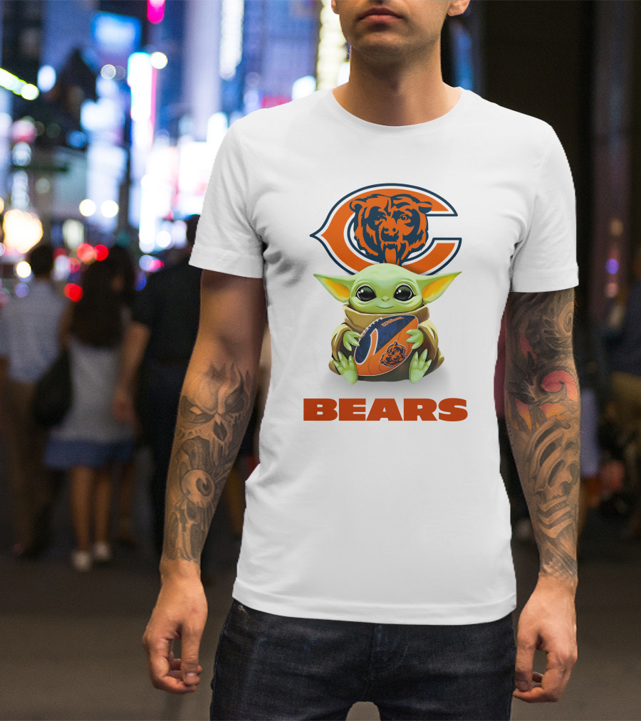 Star Wars Baby Yoda Hug Chicago Bears Football Logo Fan T-Shirt