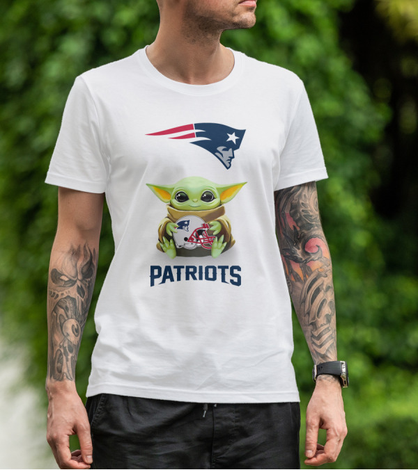 Star Wars Baby Yoda Hug New England Patriots Helmet Patriots T-Shirt