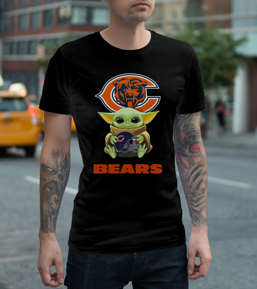 Grogu Holding Chicago Bears Helmet With Bears T-Shirt