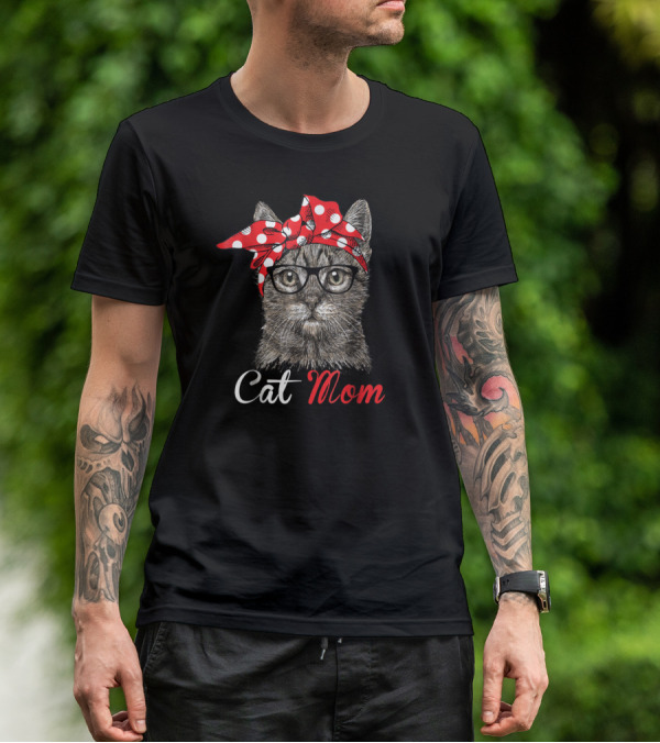 Cat Mom Funny Cat With Glasses And Polka Dot Bandana T-Shirt