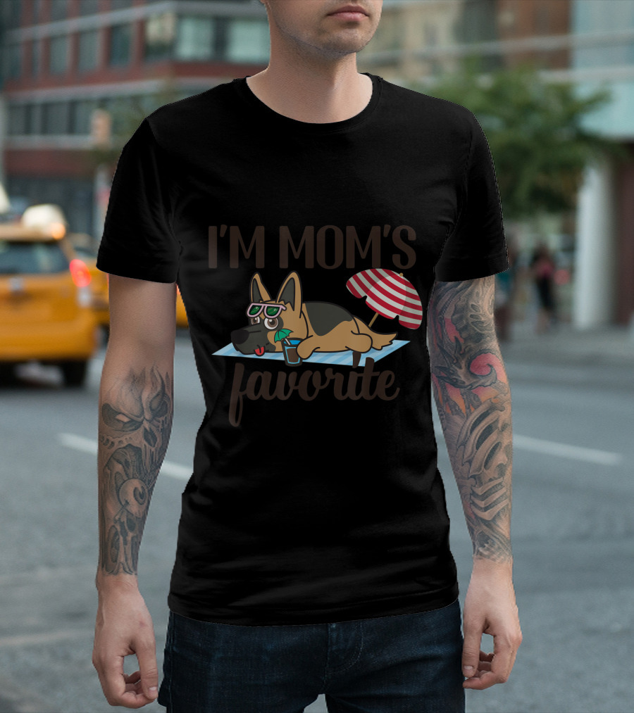 I'm Mom's Favorite Shepherd Funny Cute Dog Under Umbrella T-Shirt