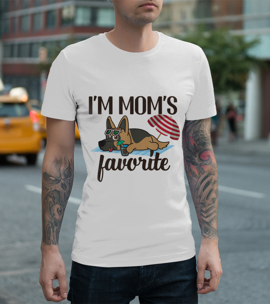 I'm Mom's Favorite Shepherd Funny Cute Dog Under Umbrella T-Shirt
