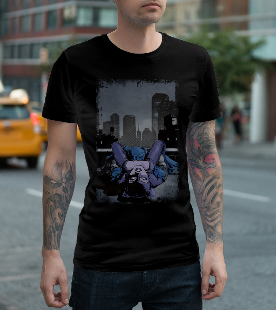 Batman Catwoman Cityscape Comic Scene T-Shirt
