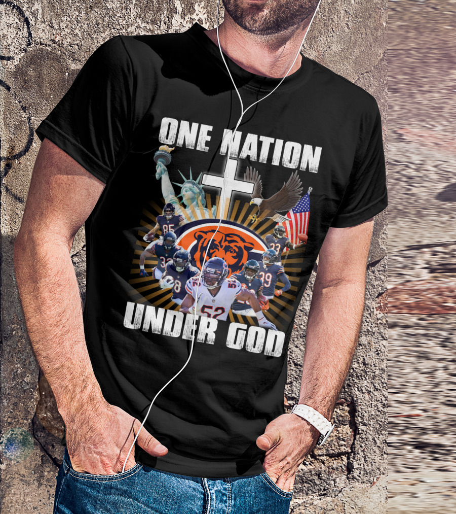 Chicago Bears One Nation Under God Statue Of Liberty American Flag Cross Football Players T-Shirt