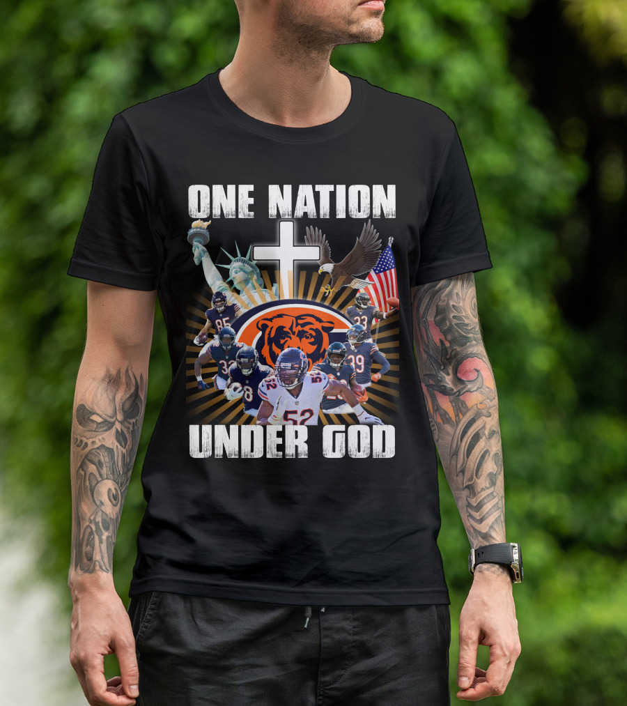 Chicago Bears One Nation Under God Statue Of Liberty American Flag Cross Football Players T-Shirt