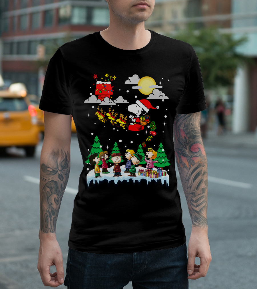 Peanuts Christmas Charlie Brown Snoopy Santa Sleigh Woodstock Scene T-Shirt
