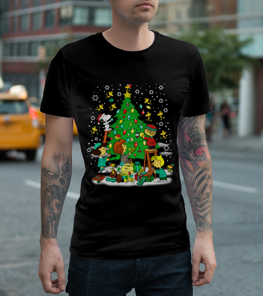 Peanuts Noel Christmas Tree Decorating with Snoopy and Friends T-Shirt