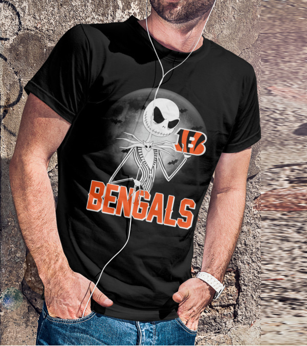 Jack Skellington Holding Cincinnati Bengals Logo Halloween Moon Bats Bengal Tiger B T-Shirt