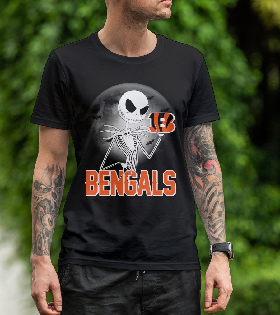 Jack Skellington Holding Cincinnati Bengals Logo Halloween Moon Bats Bengal Tiger B T-Shirt