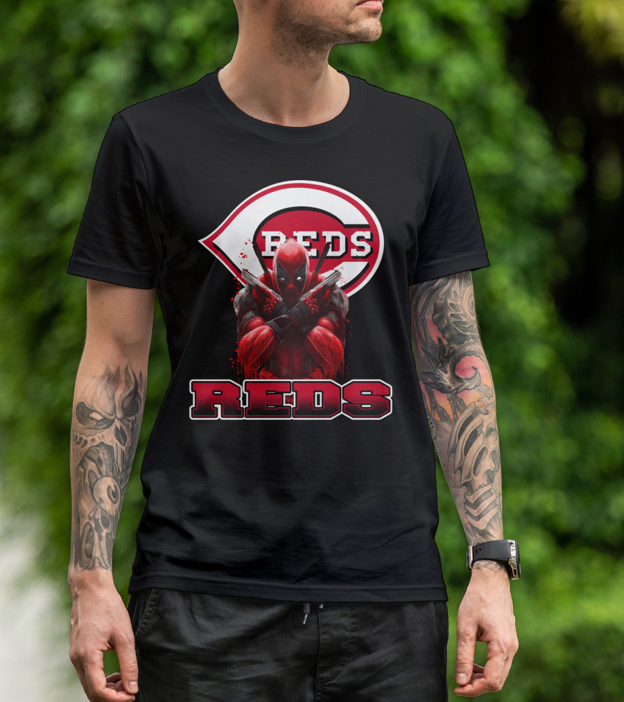 Cincinnati Reds Deadpool Crossover Fans T-Shirt
