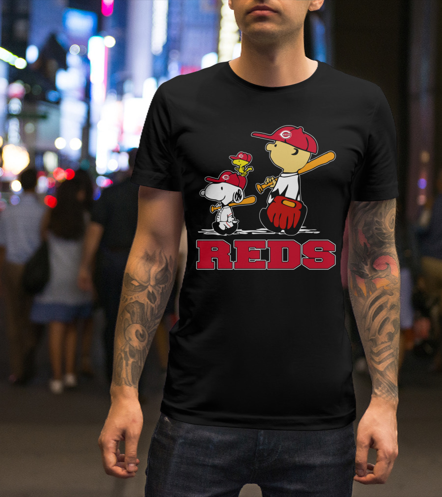 Snoopy Reds Baseball Peanuts Cincinnati Fans T-Shirt