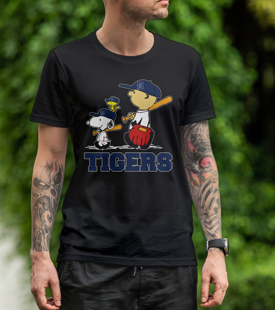 Snoopy And Woodstock Detroit Tigers Baseball Fans Peanuts Characters T-Shirt