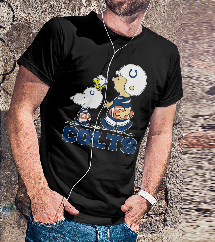 Snoopy Woodstock And Charlie Brown With Indianapolis Colts Football Helmets And Jersey T-Shirt