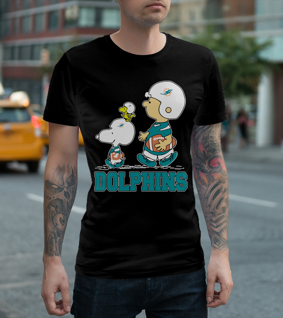 Snoopy Woodstock Charlie Brown Miami Dolphins Football Fans T-Shirt