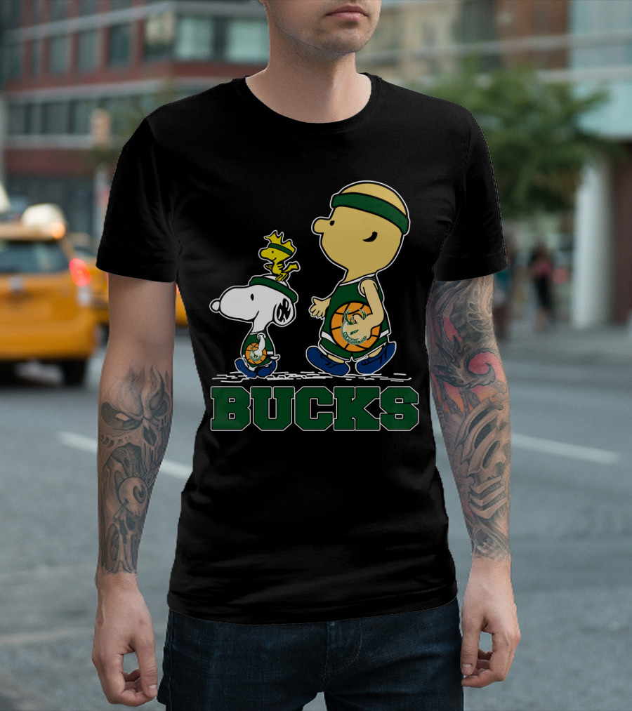 Snoopy Woodstock And Basketball Walking With Milwaukee Bucks Fans T-Shirt