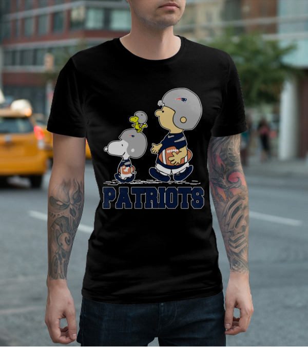 Snoopy Woodstock And New England Patriots Football Fans Peanuts Charlie Brown T-Shirt