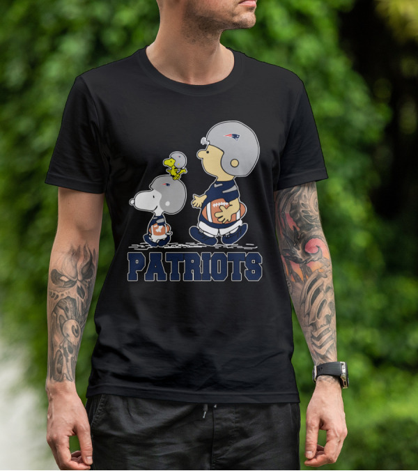 Snoopy Woodstock And New England Patriots Football Fans Peanuts Charlie Brown T-Shirt