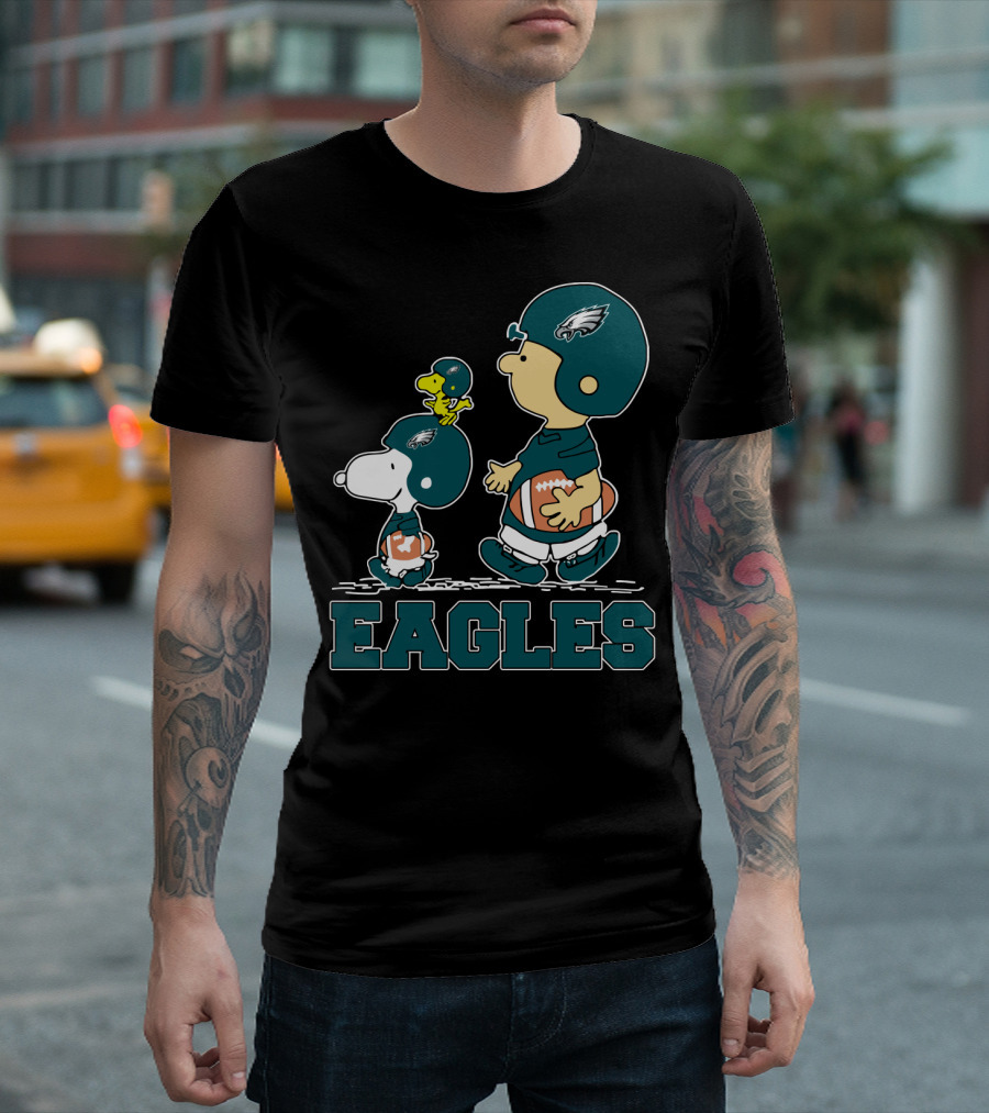 Snoopy Woodstock And Charlie Brown Philadelphia Eagles Football Fans T-Shirt