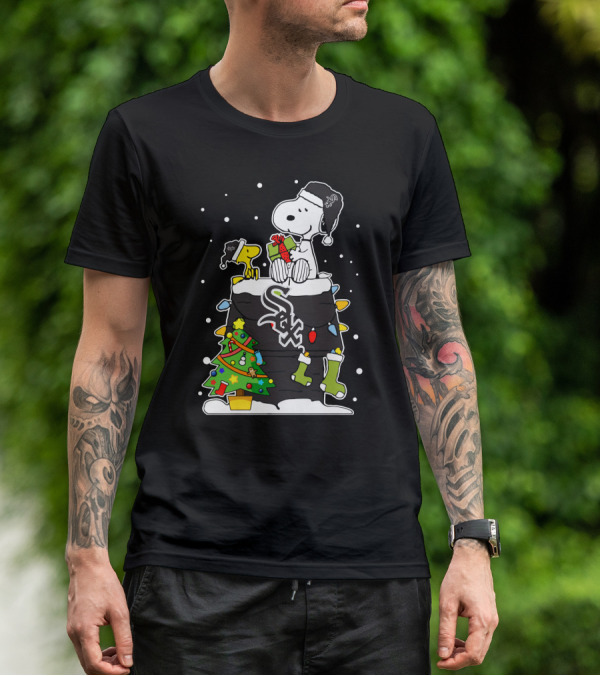 Chicago White Sox Snoopy Christmas Celebration T-Shirt