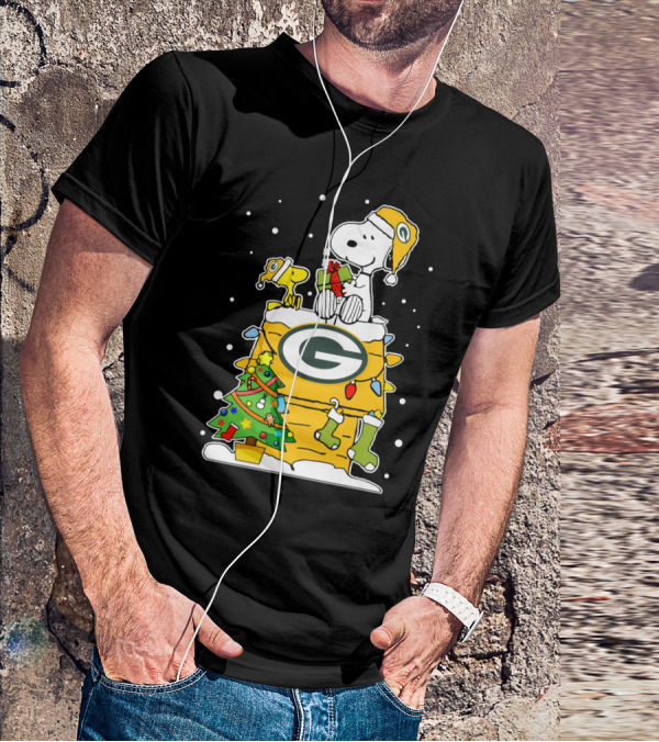 Green Bay Packers Christmas With Snoopy And Woodstock T-Shirt