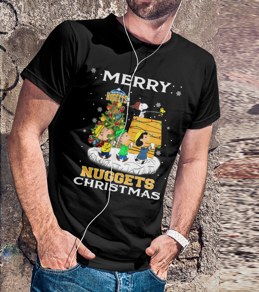 Merry Denver Nuggets Christmas Peanuts Characters And Snoopy Decorate Tree T-Shirt