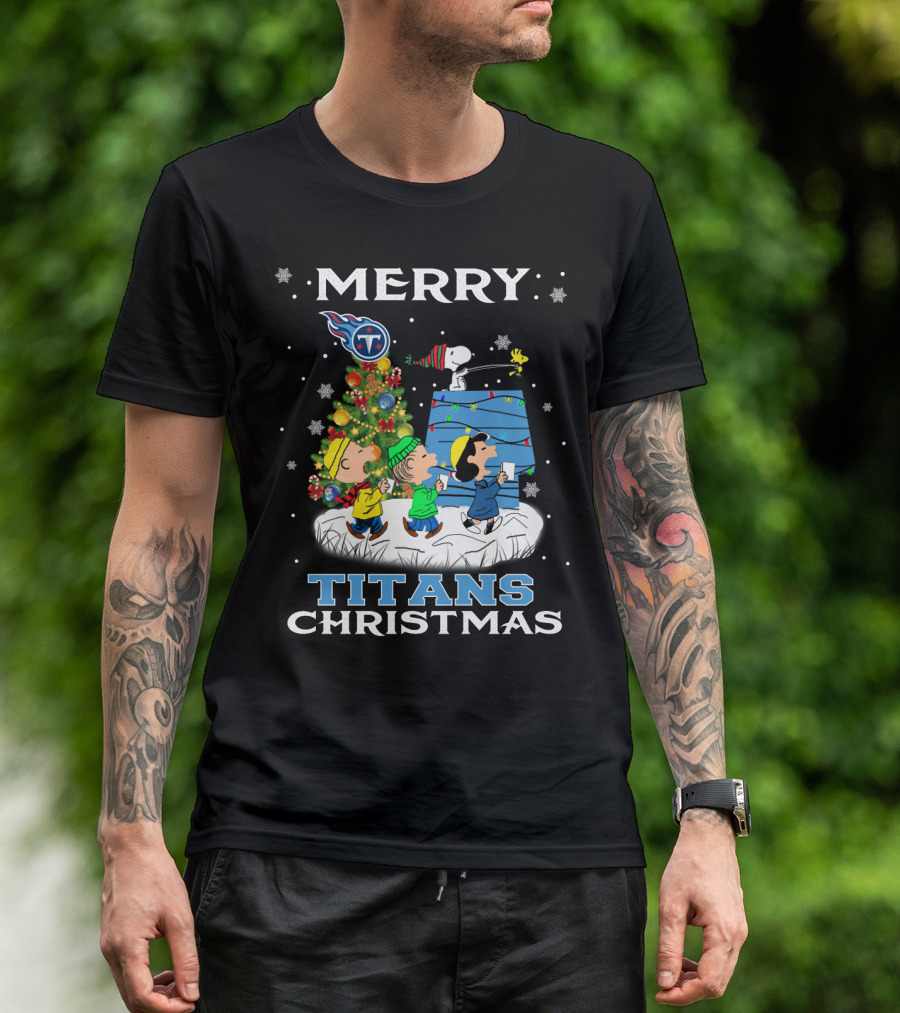 Merry Tennessee Titans Christmas Featuring Snoopy And Peanuts Characters T-Shirt