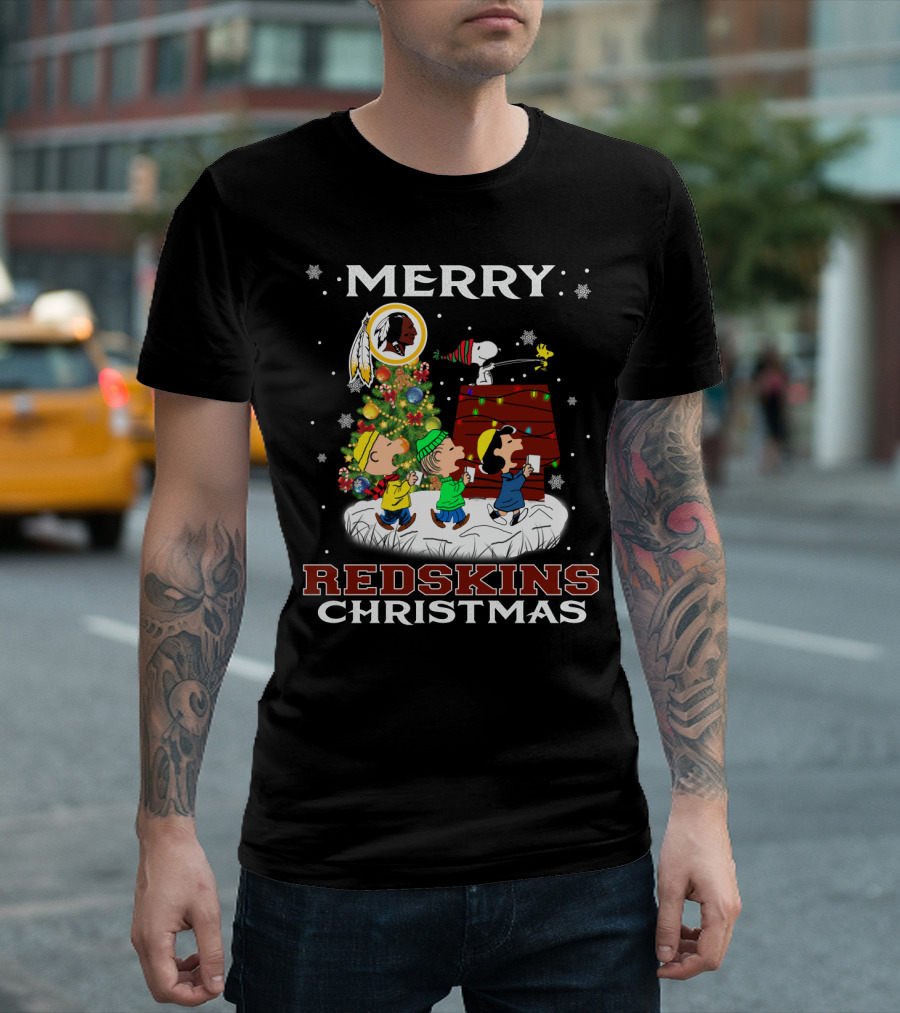 Merry Redskins Christmas Snoopy Peanuts Holiday Celebration T-Shirt