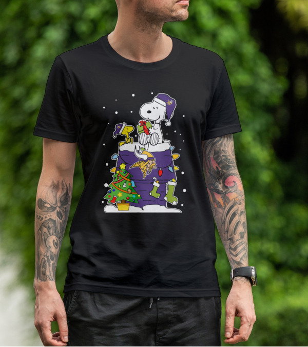 Minnesota Vikings Snoopy Christmas Cheer T-Shirt