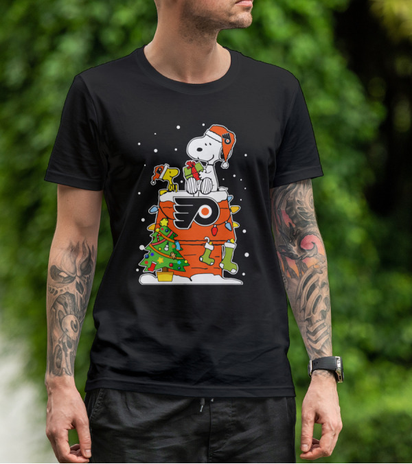 Snoopy Philadelphia Flyers Christmas Celebration With Woodstock And Gifts T-Shirt