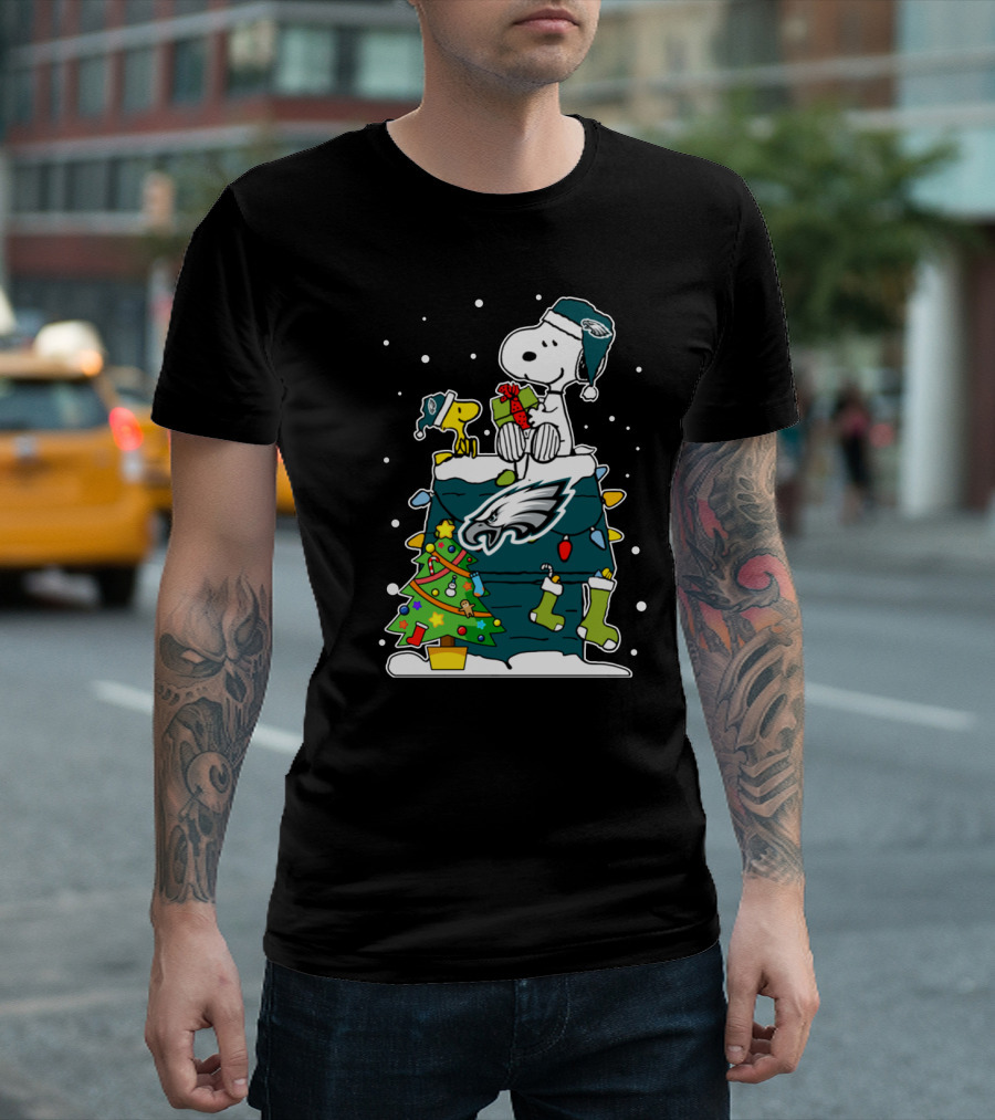 Philadelphia Eagles Christmas Snoopy And Woodstock Football Fan T-Shirt