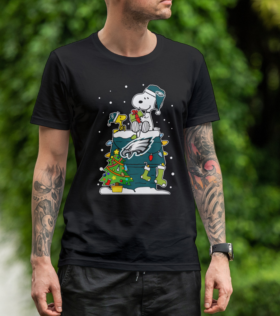 Philadelphia Eagles Christmas Snoopy And Woodstock Football Fan T-Shirt