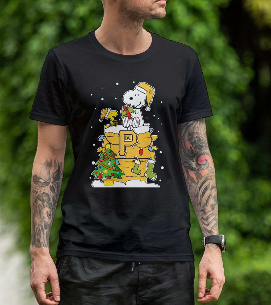 Pittsburgh Pirates Snoopy Christmas Celebration With Woodstock And Festive Tree T-Shirt