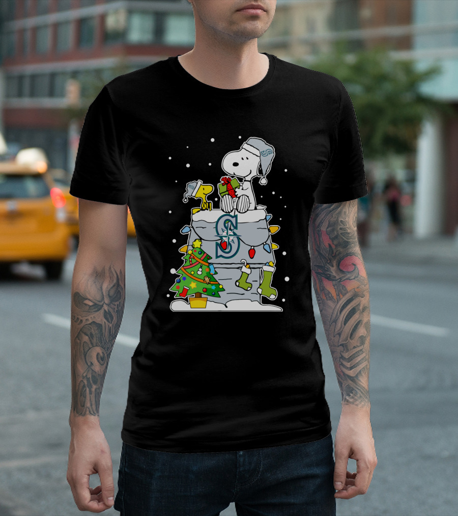 Seattle Mariners Snoopy Christmas Celebration With Woodstock And Holiday Tree T-Shirt