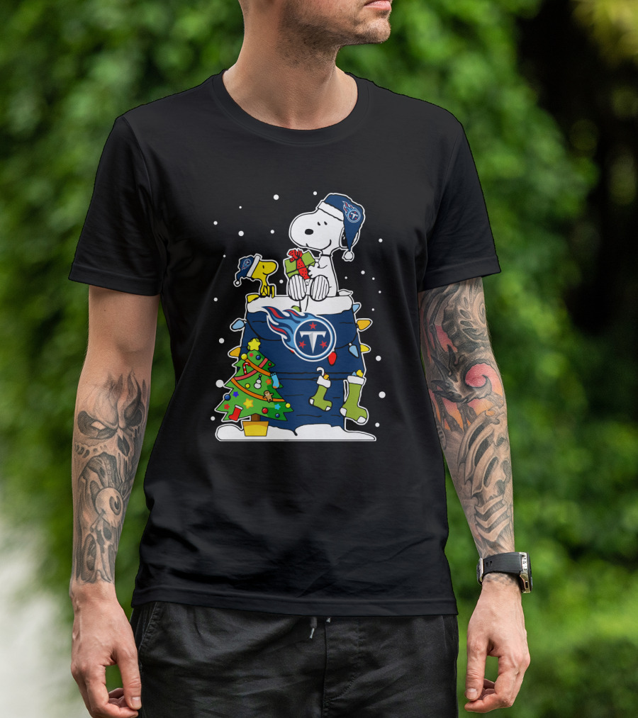 Snoopy And Woodstock Celebrate Tennessee Titans Christmas T-Shirt