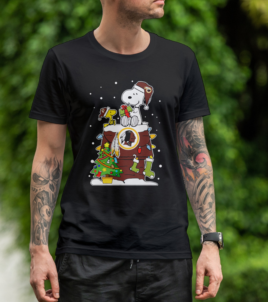 Washington Redskins Snoopy And Woodstock Christmas Theme T-Shirt