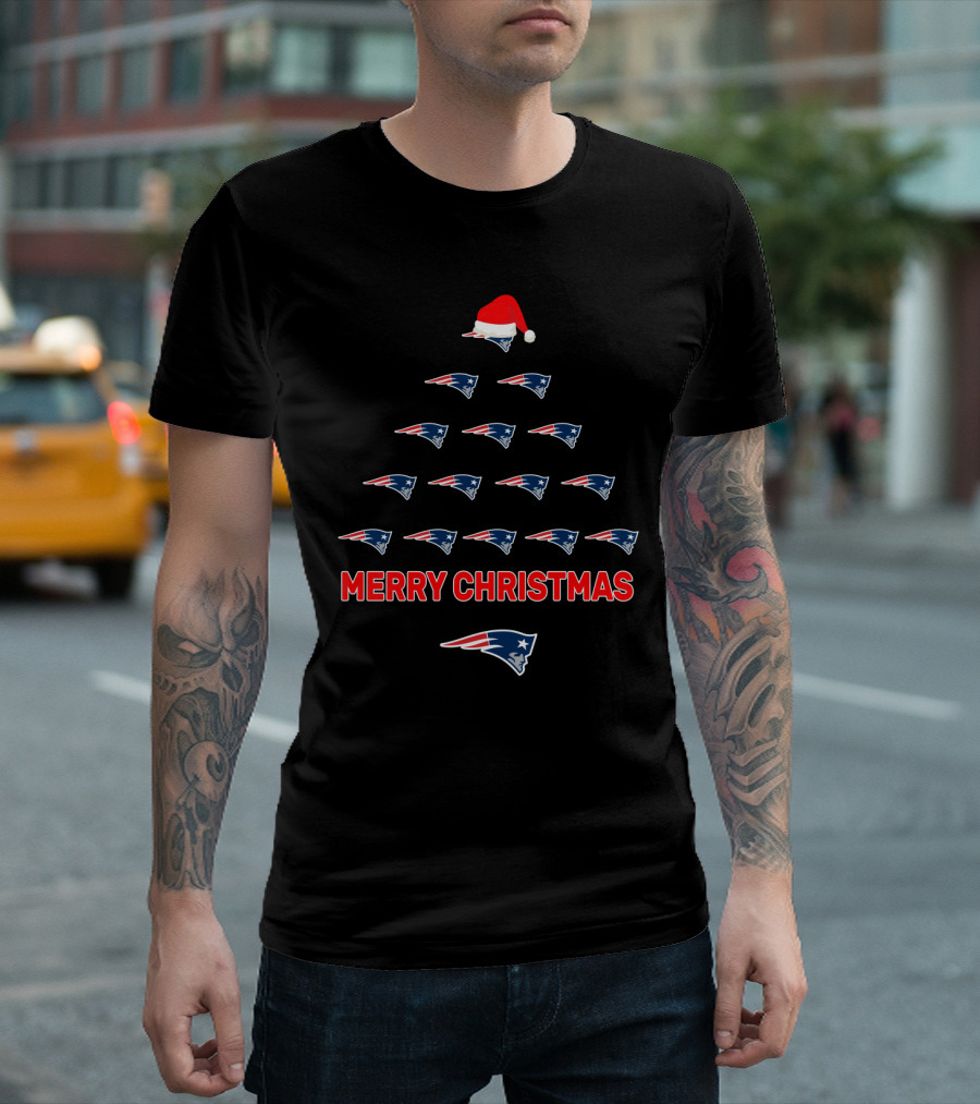 Merry Christmas New England Patriots Santa Hat Tree T-Shirt