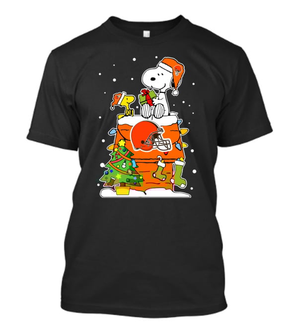 Snoopy And Woodstock Christmas With Cleveland Browns Football Holiday Scene T-Shirt