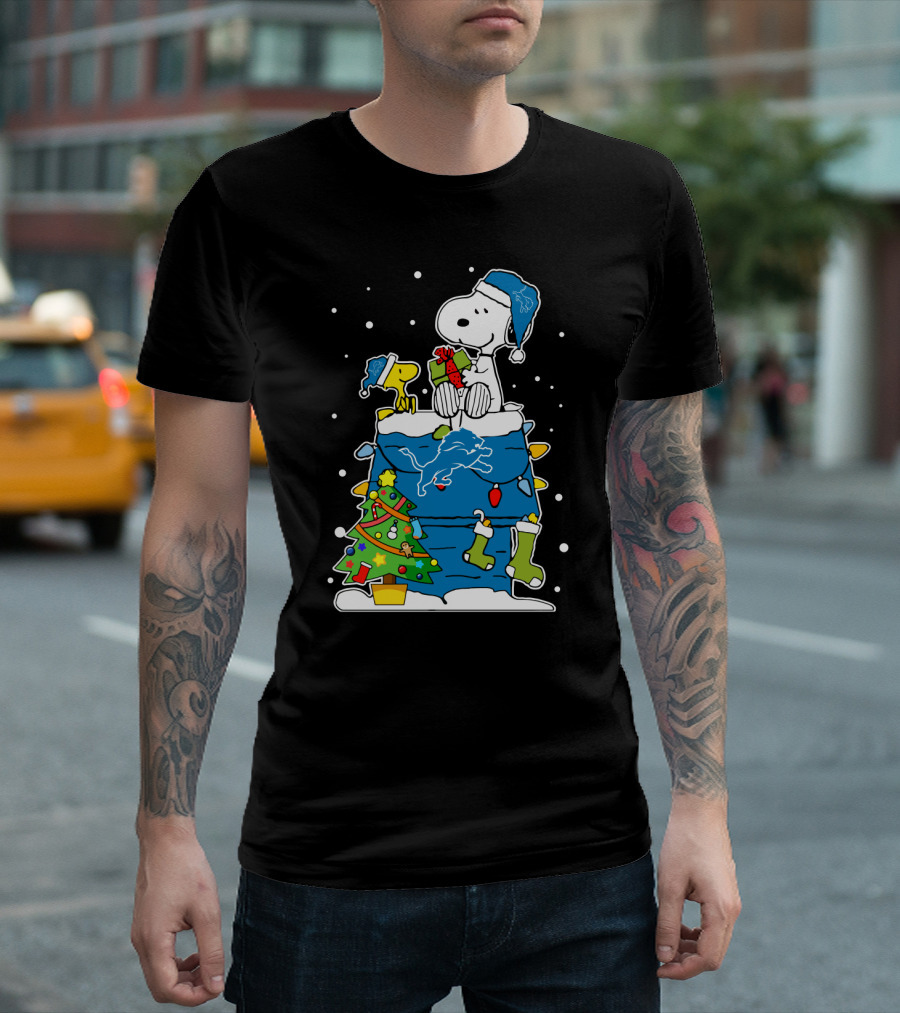 Detroit Lions Christmas Snoopy Woodstock Peanuts Holiday T-Shirt